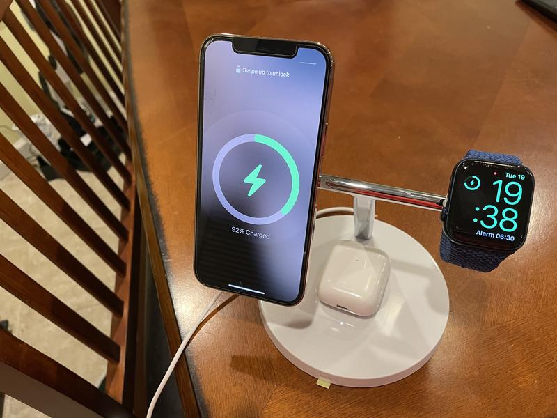 Belkin Official Support - Getting to know the Belkin BOOST↑CHARGE™ PRO  3-in-1 Wireless Charger with MagSafe, WIZ009