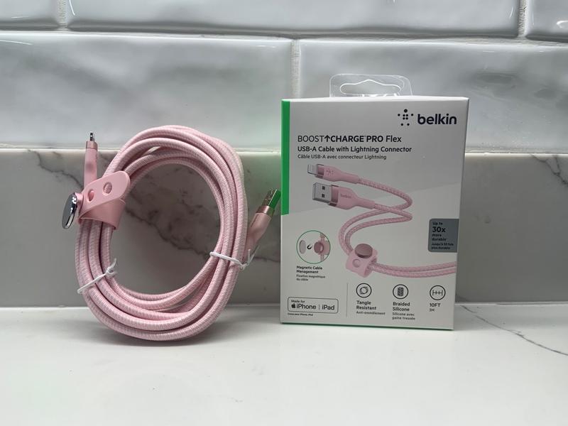 Câble Apple USB/lightning plat: évite de faire des noeuds 1m Fushia - en  silicone - WE