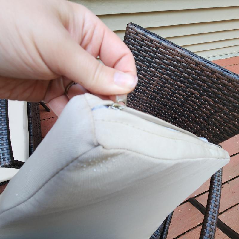 Zipper on cushions
