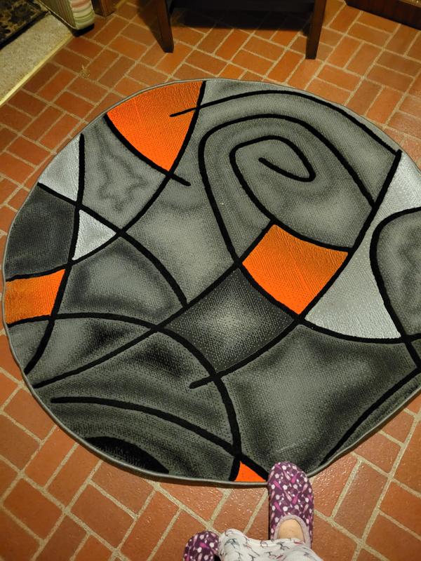 Color of rug and shape