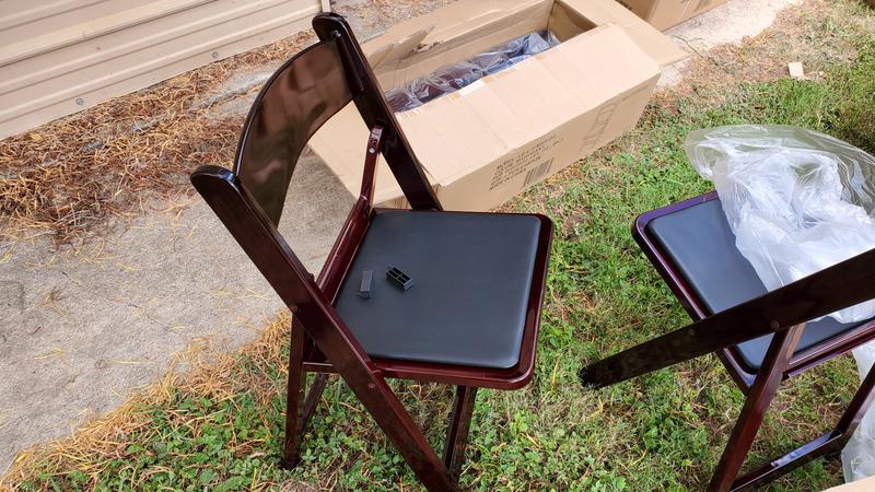 Mahogany resin folding discount chairs