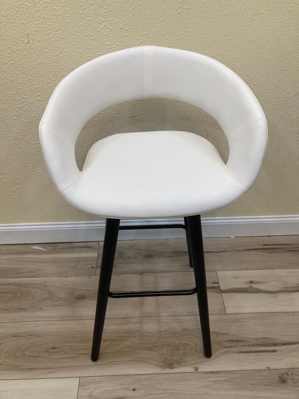 Great width and back support