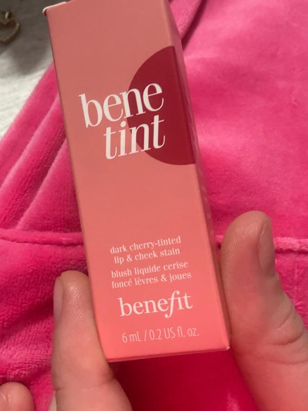Customer photo for "Easy to put on blush and lipgloss"