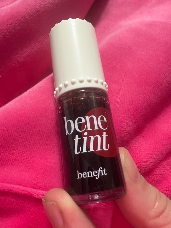 Customer photo for "Easy to put on blush and lipgloss"