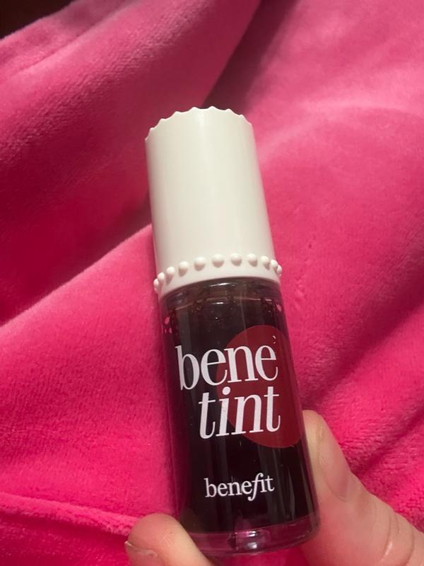 Customer photo for "Easy to put on blush and lipgloss"