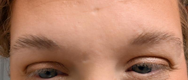 Customer photo for "Great, non-flaking brow setter."
