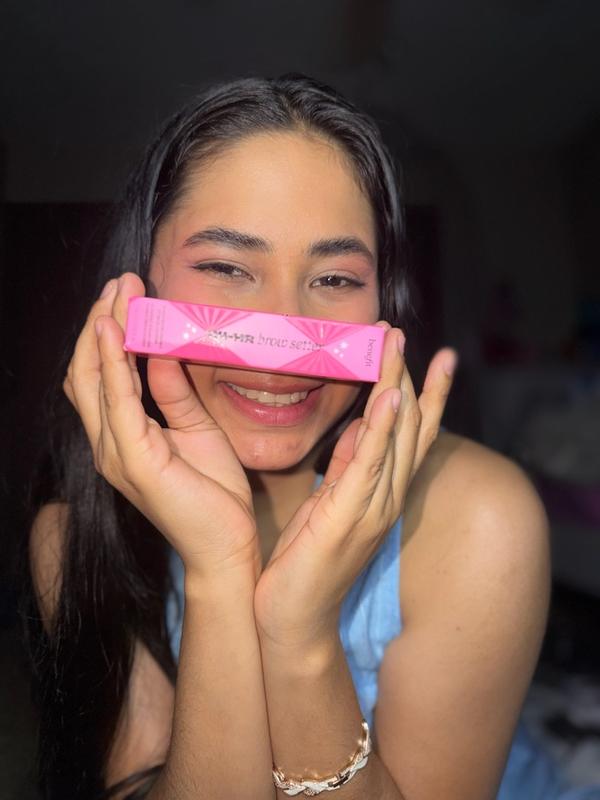 Customer photo for "Liguero fácil de aplicar y quitar y mantiene las cejas en su lugar cómodamente"