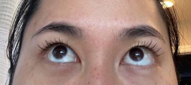 Customer photo for "Volumizing mascara for thin lashes"