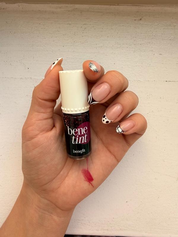Customer photo for "Perfect for natural light makeup days"