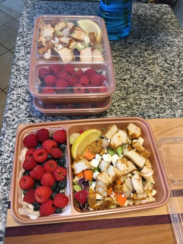 Salad with chicken and berries