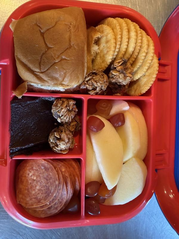 Packed by dad. As you can see it holds a ton of food.