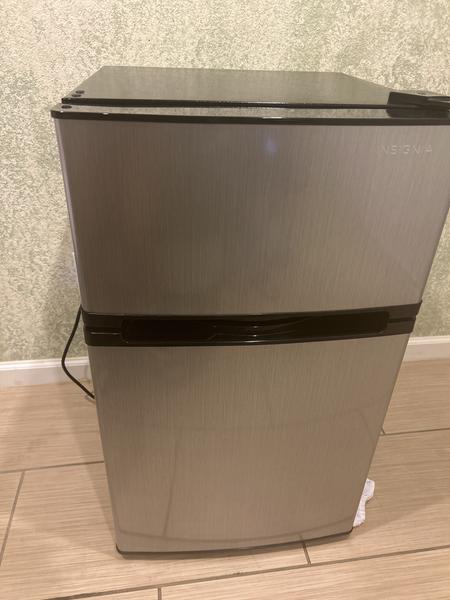 Insignia NSCF30SS9 20 Stainless 3.0 Cu. Ft. Top Freezer Mini Fridge  #129846