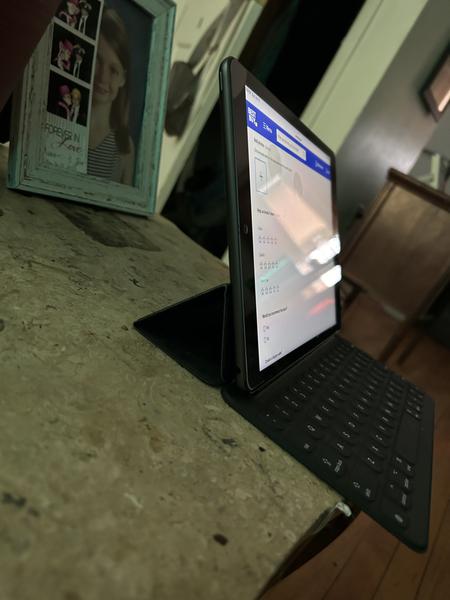 Apple Smart Keyboard for iPad (8th/7th Gen), iPad Air (3rd Apple Smart Keyboard for iPad (8th/7th Gen), iPad Air (3rd