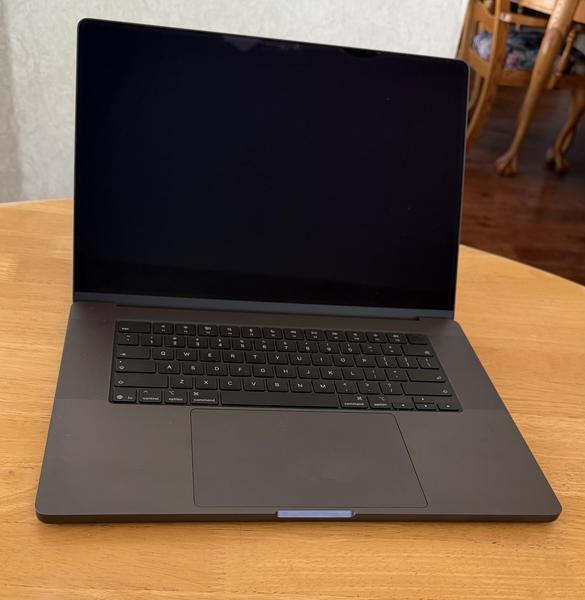 Apple MacBook Pro 16 inch Laptop M5 Max chip with 18 core CPU and