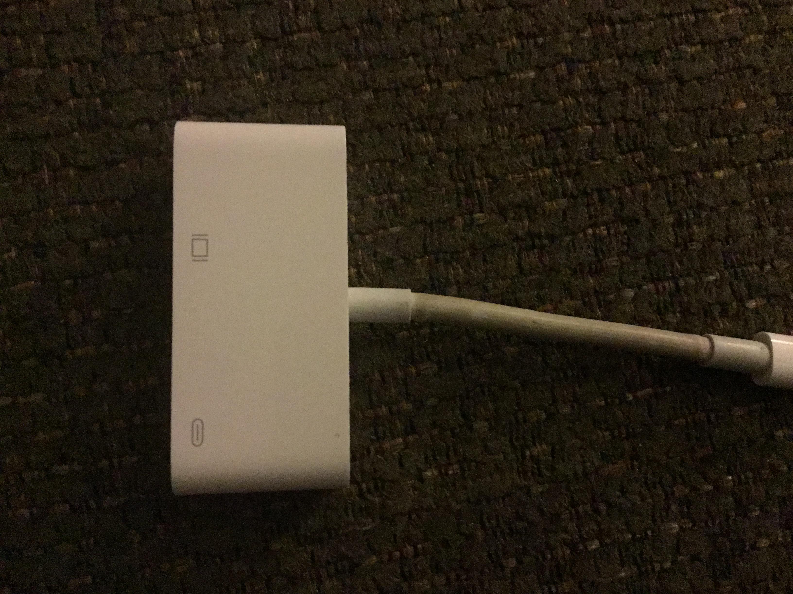Apple Lightning to VGA Adapter (MD825AM/A) - White | Best