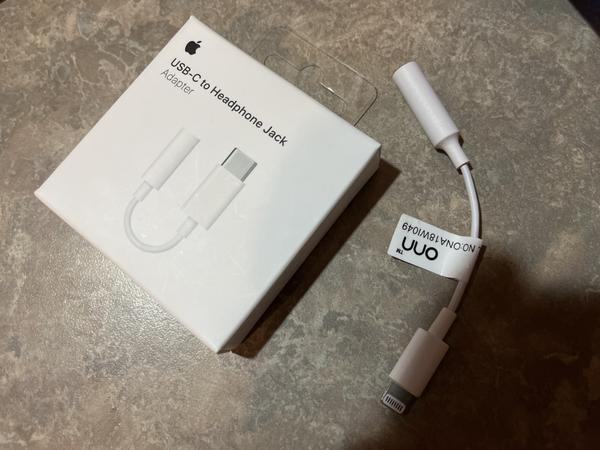 Apple USB-C to 3.5mm Headphone Jack Adapter | Best Buy Canada