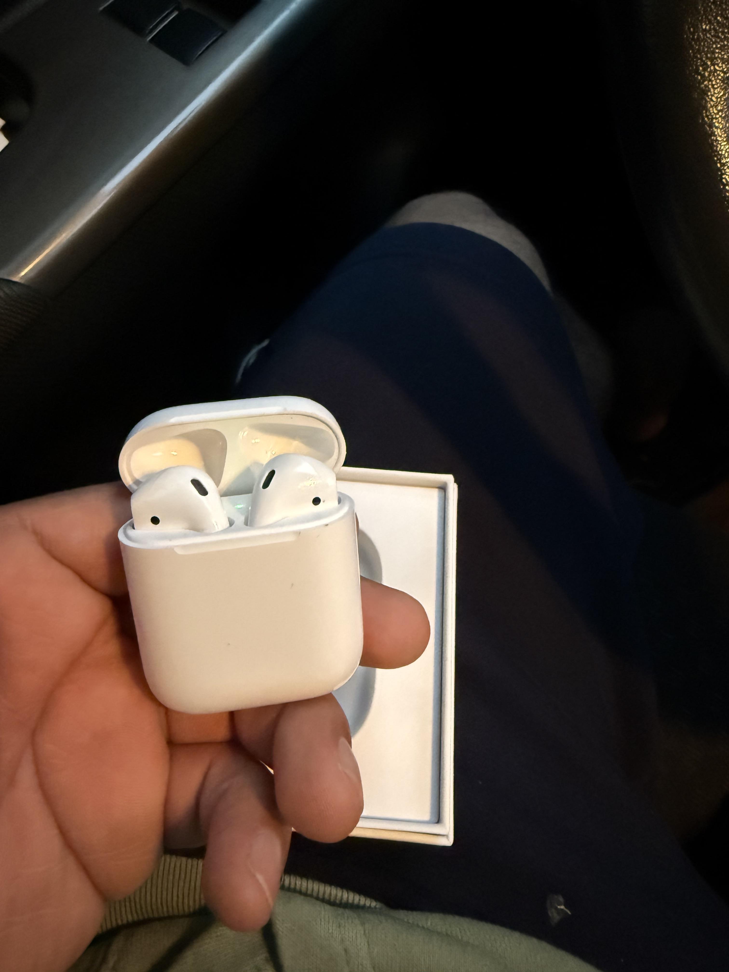 Apple AirPods 2 2nd Gen (2019) with Wireless Charging Case - White