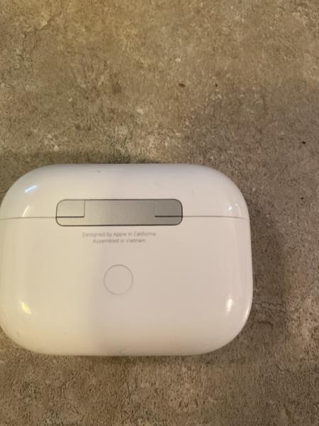 apple airpods pro in ear noise cancelling truly wireless headphones with wireless charging case white best buy canada