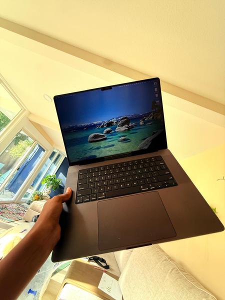 Apple Geek Squad Certified Refurbished MacBook Pro 16