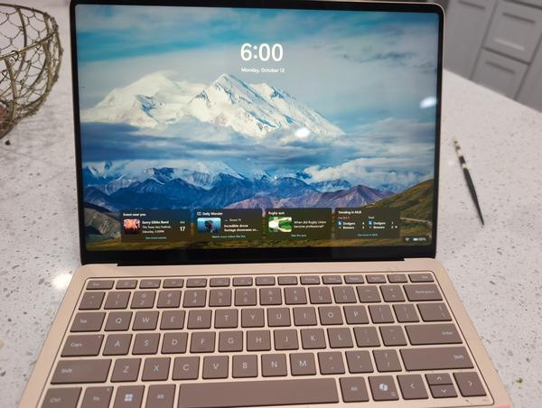 Microsoft Surface Laptop 13.8