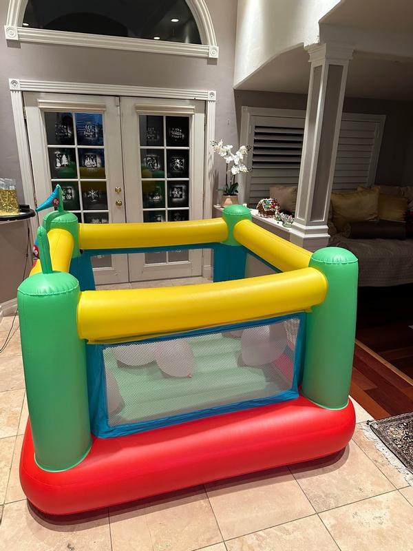 Fisher Price 69'' x 68'' x 53'' Bouncesational Bouncer outlet With Built-in Pump