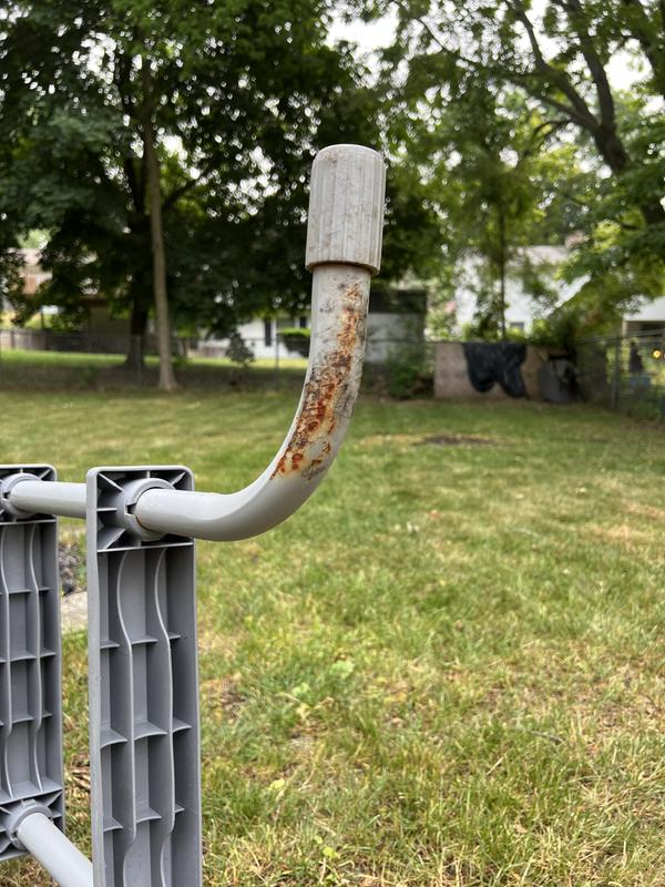 All 4 feet look like this.