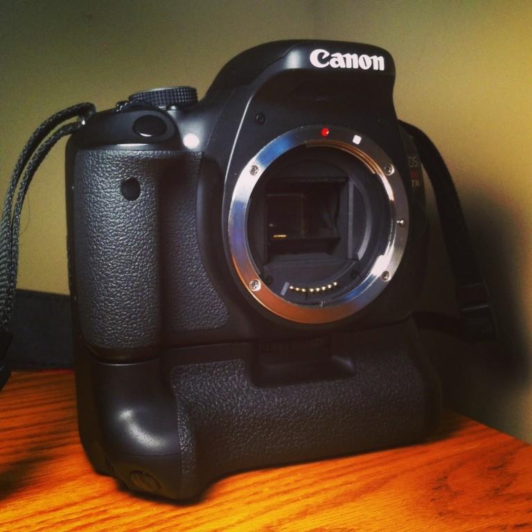 Canon BGE8 Battery Grip for EOS Rebel T2i, T3i, T4i 4516B001