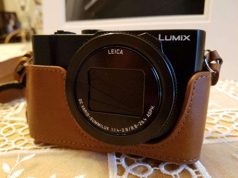 Panasonic Lumix DMC-LX10 Digital Camera with Free DMC-LX10K AC