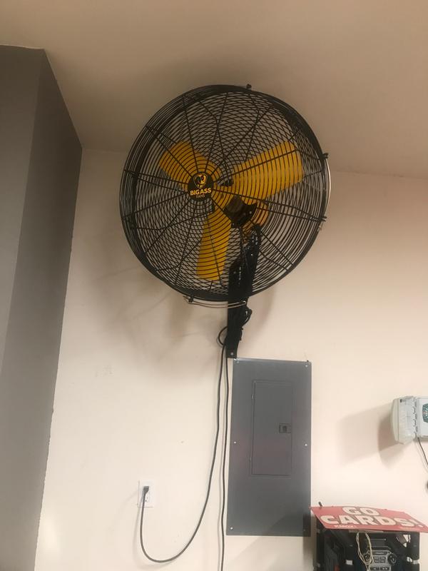 Big Ass Fans 30-in 120-Volt 11-Speed Indoor Black with Yellow