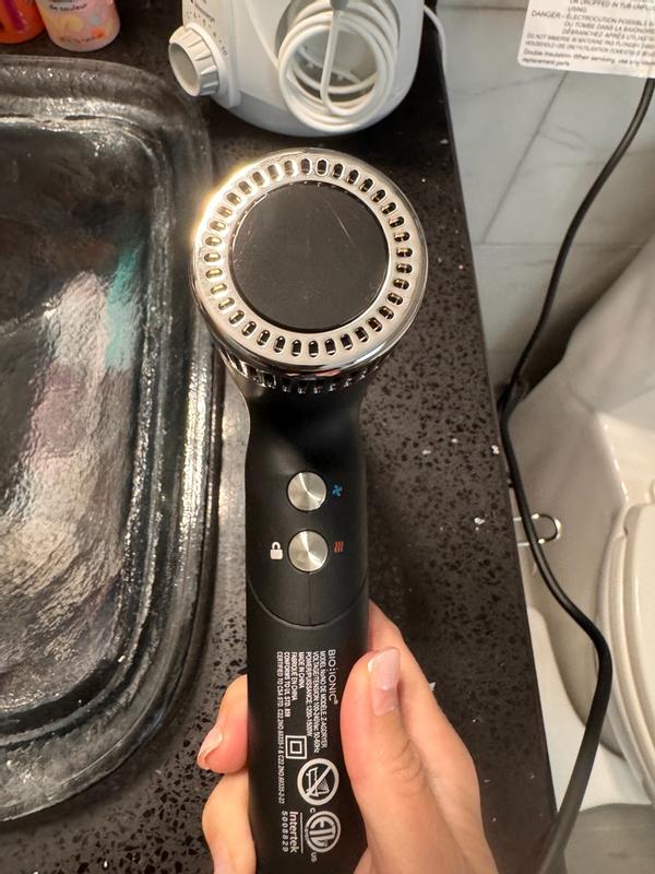 Customer photo for "Doesn’t burn the hair"