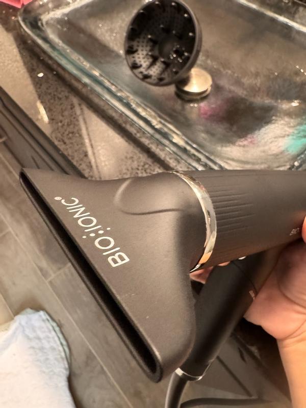 Customer photo for "Doesn’t burn the hair"