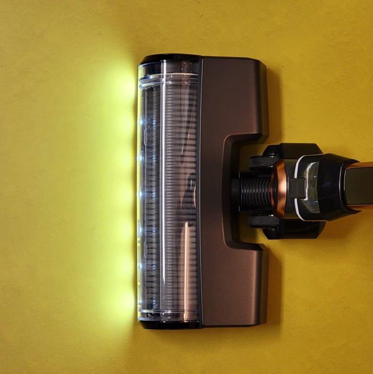 Strong headlights allows to better spot white hairs