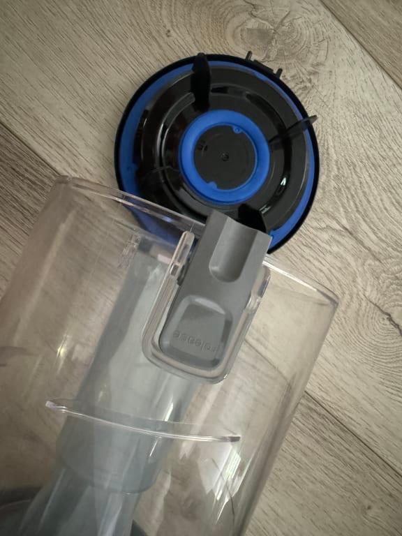 Easy to empty dust bin