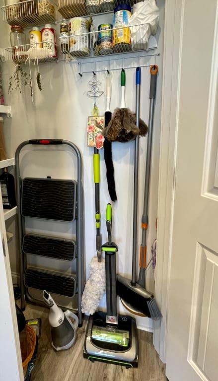 Compact, extender handle makes easy storage