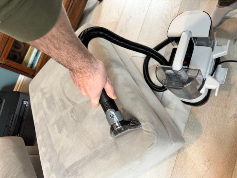 Wokring great to quickly remove benverage stains from furniture.