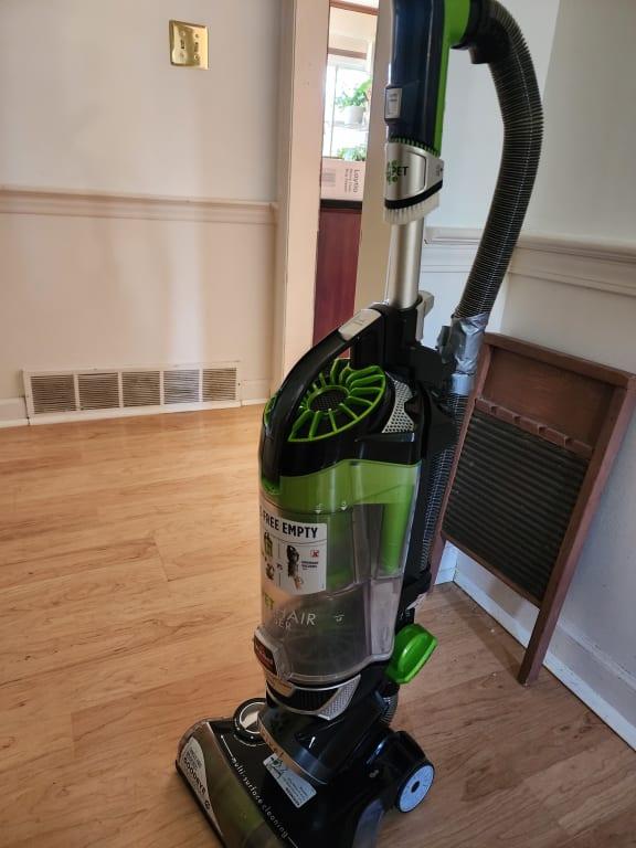 BISSELL Pet Hair Eraser Turbo Rewind Corded Bagless Pet Upright Vacuum in  the Upright Vacuums department at