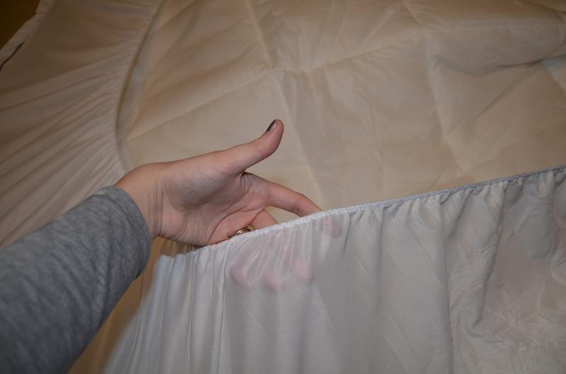 Plenty of stretchy mesh to go around nicely on your mattress.