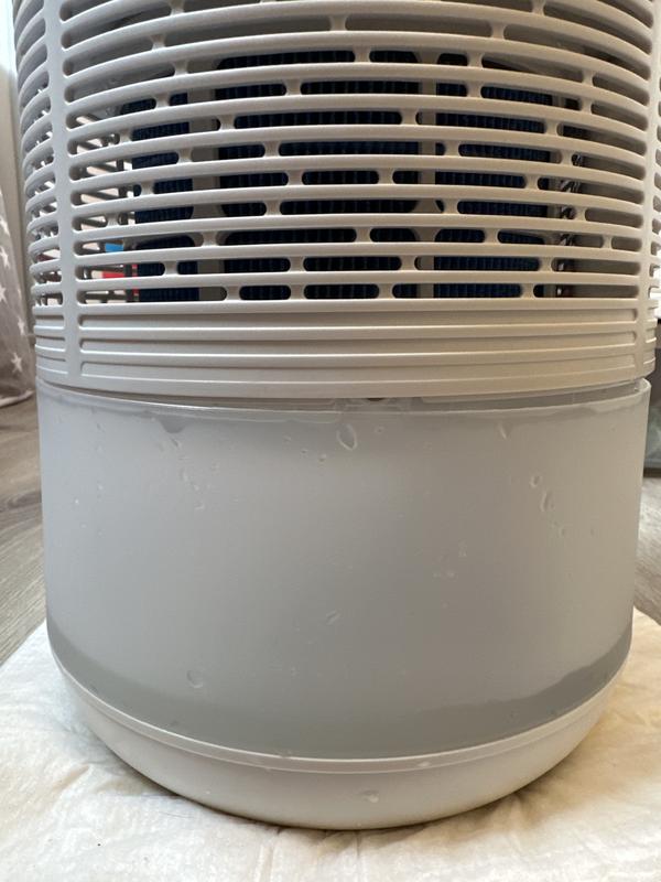 Fan section doesn’t align with water container. There’s a gap