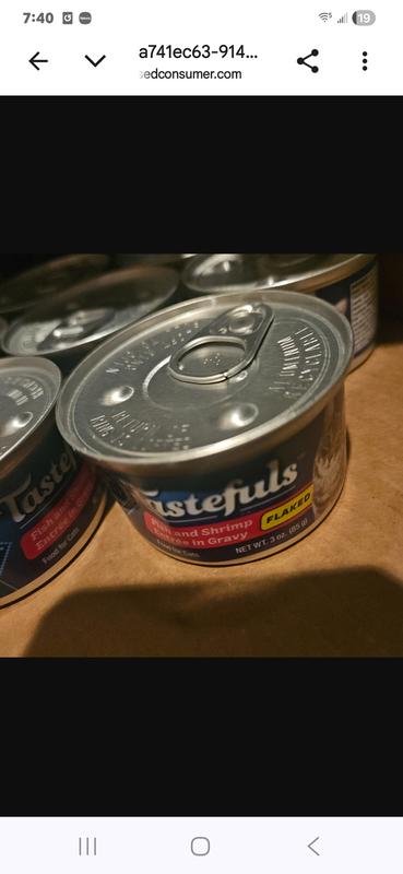 3 oz fish and shrimp. Before it was changed from Blue to Silver though only eat the ones with the blue Lids silver lid cat food is garbage