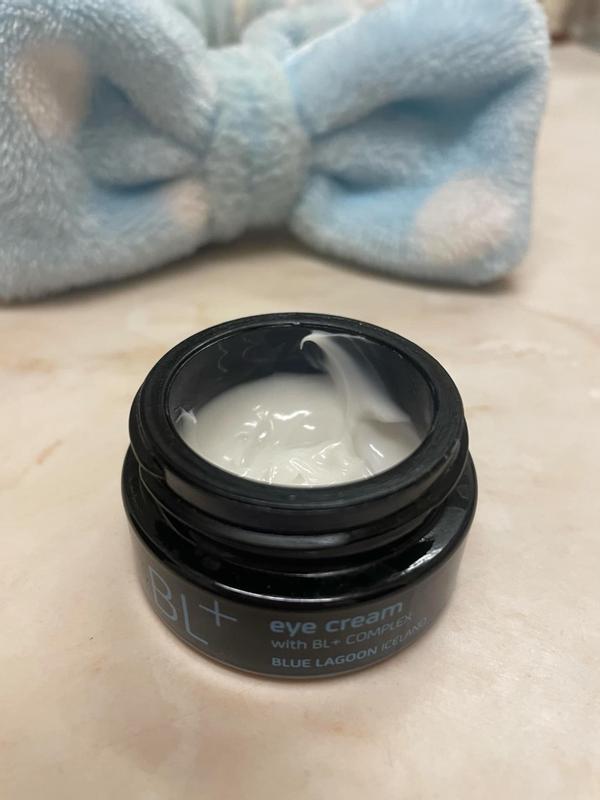 Customer photo for "Amazing eye cream"