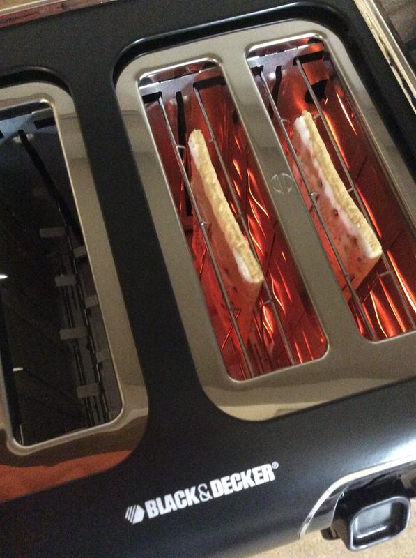 BLACK+DECKER 4-Slice Toaster, TR1400SB 