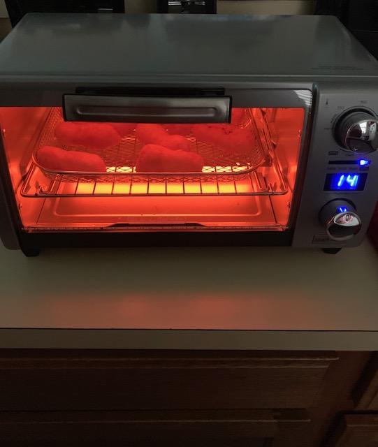 Innovations America - Black & Decker Crisp 'n Bake 4- Slice Toaster oven  .Air Fry Technology - Deep fried taste without the fat! This innovative  cooking method surrounds food with high intensity