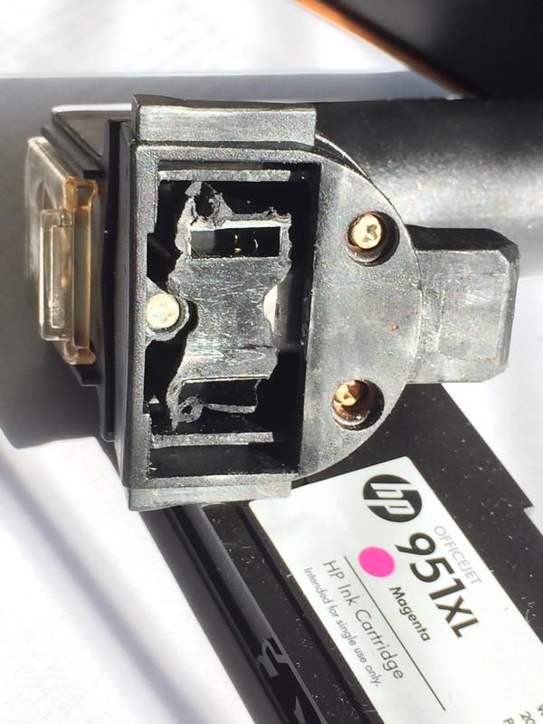 Disintegrated plastic plate in the Handle due to heat damage