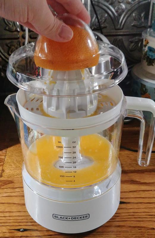 BLACK+DECKER 32oz Citrus Juicer with Self-reversing Cone, White, CJ650W