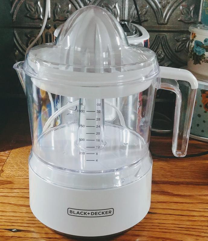 BLACK+DECKER 34-oz White Citrus Juicer in the Juicers department