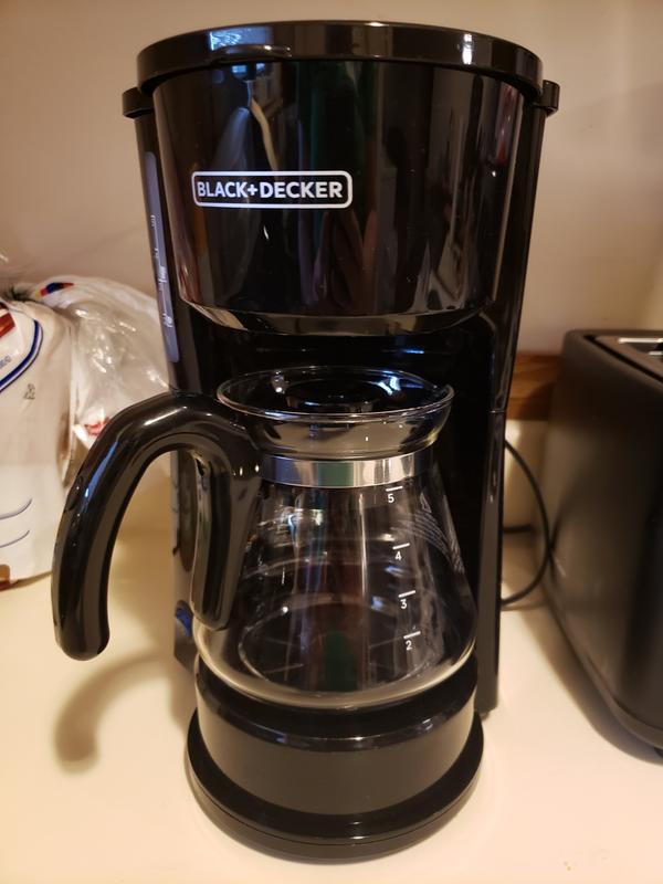 Black & Decker 5 Cup Coffee Maker CM0701W Permanent Filter, Space