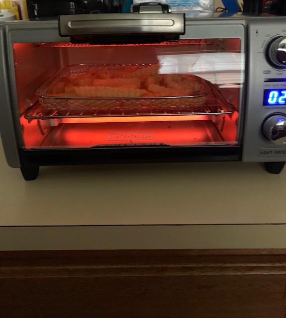 Innovations America - Black & Decker Crisp 'n Bake 4- Slice Toaster oven  .Air Fry Technology - Deep fried taste without the fat! This innovative  cooking method surrounds food with high intensity