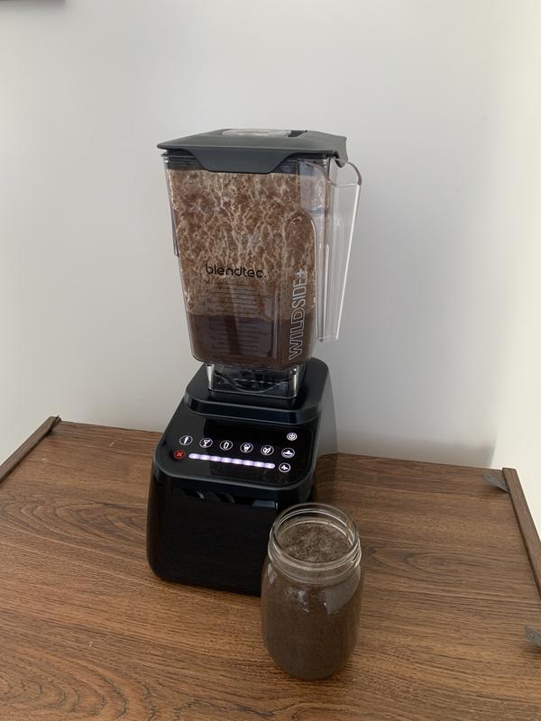 Blendtec Designer 650 90 oz. 8-Speed Pomegranate Countertop