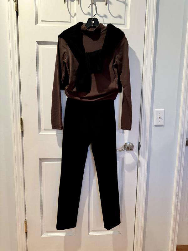 Style is a skinny pant. These do not fit like a legging.