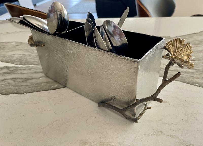 This is what not to do - Your spoons should be tall and new or it will not look nice.Also looks nice on a dark counter vs this picture.